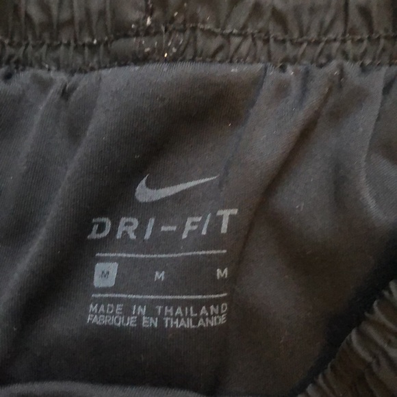 Black Nike dri fit shorts. Size M - Picture 2 of 2